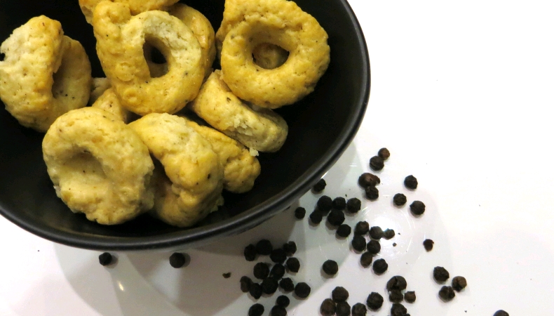 Taralli-kruche pieczywo-przystawka-api-food-sklep-wloski-a-tavola