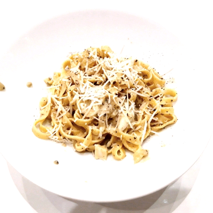 Makaron tagliatelle podany z truflami