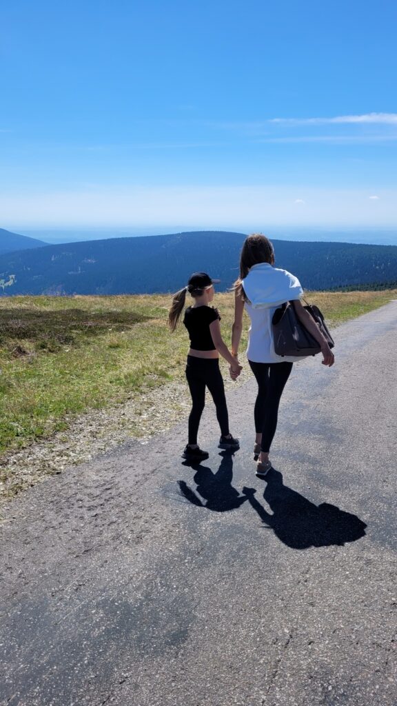 Szlaki w Karkonoszach po czeskiej stronie, zejście ze Śnieżki w rezerwacie